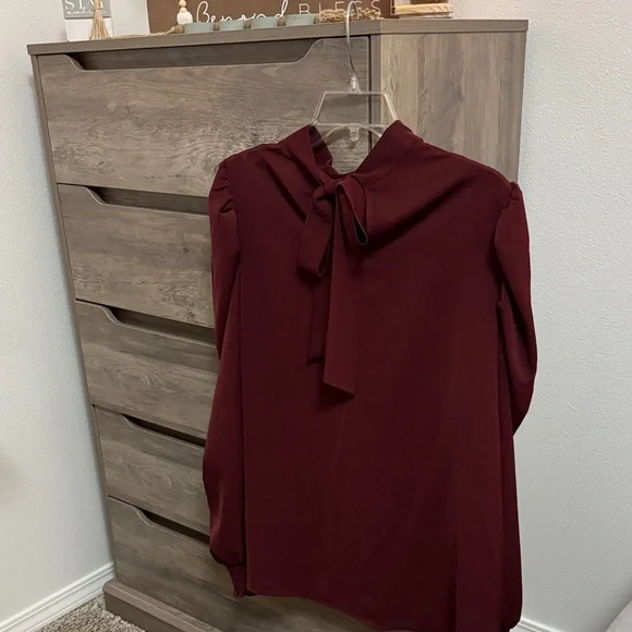 Elegant Burgundy Women's Blouse - Picture 4 of 5